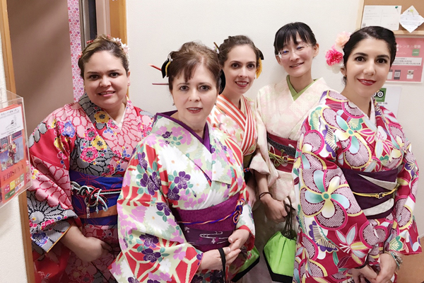 lớp học mặc Kimono